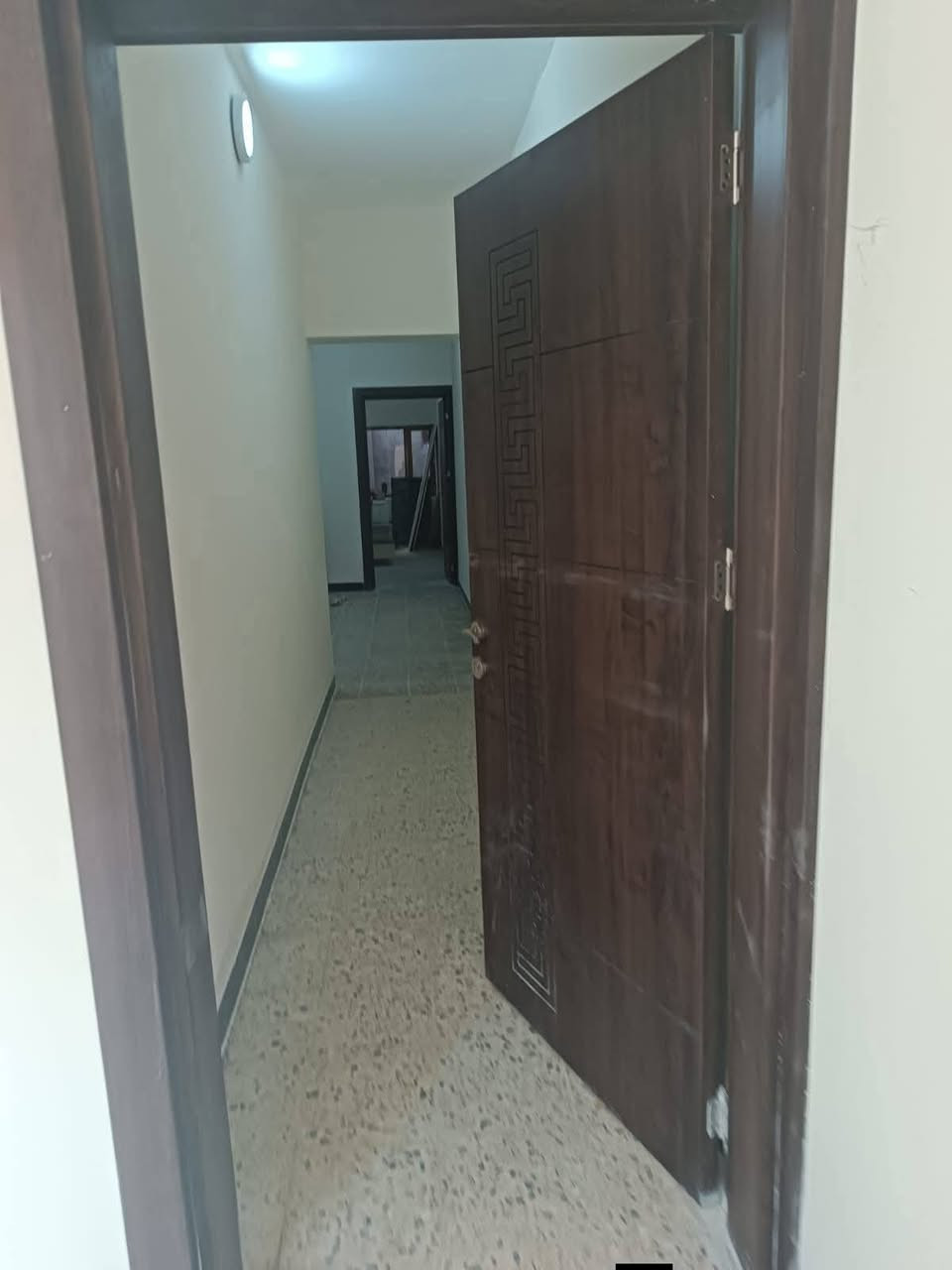 مشتمل للايجار نظيف جدا طابق اول مفصول بدرج خارجي مساحة ١٥٠ م في السيدية / الضباط يتكون من 
صالة كبيرة ، هول داخلي ، غرفتين نوم ، مطبخ وصحيات )
 بدل الايجار المطلوب ٦٥٠ الف دينار 
للاستفسار الاتصال على الرقم ***********
ملاحظة /الاتصال يكون مباشر بين المستاجر  ومالك العقار فقط
