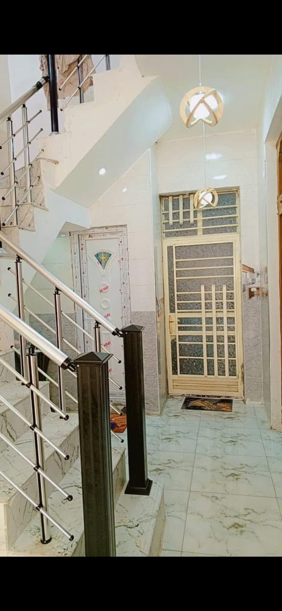 بيت للايجار مؤثث في الزعفرانيه مجمع بيت بنيه جاهز للسكن غرفتين نوم  الفرع 13 يسار  يتآجر مؤثث 
البيت مدخلين كراج 
الطابق الارضي يحتوي على استقبال ومطبخ وحولي وخدمات وترك وغرفه نوم 
والطابق الثاني غرفه نوم  ومخزن بيتونه وسطح
البيت مؤثث من سبلت  عدد 1 وكاونتر + طباخ
 واثاث غرفه نوم  وتخم قنفات ومبردة
وماطور ماء وخط السحب
سعر الايجار 500 
***********  واتساب
