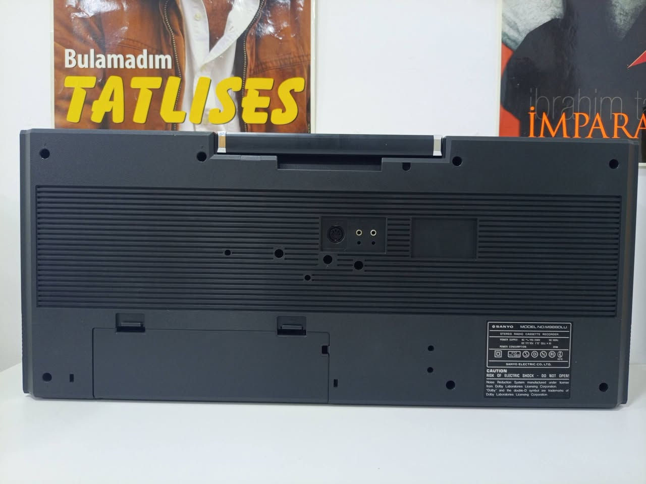 تحفه من اجهزه اليابانيه 
راديو مسجل سانيو 
انتاج اليابان 1980
موجات الراديو 4 مع FM
سحب قوي جدا للراديو 
صوت المسجل خرافي 
دبل سماعه ستيريو 
يعمل كهرباء وبطاريات 
للاستفسار مراسلة الصفحه 
او الاتصال***********
