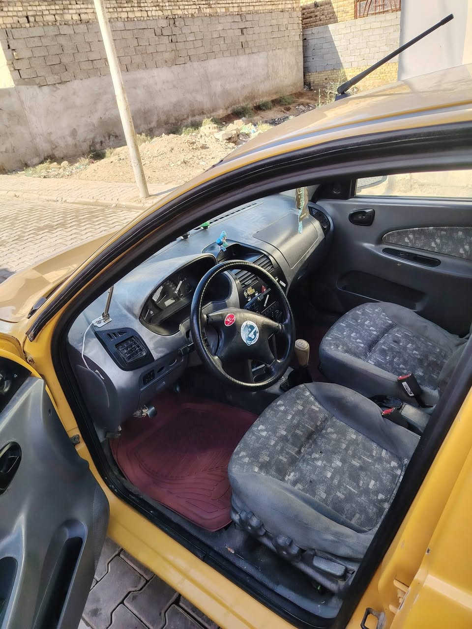 سلام عليكم طيبه 2015 رقم واسط بيه جاملغ جهت السايق وشويه من البنيد السياره كير ومكينه تخم تاير مكاني الدوانيه *********** السعر 30وبيه مجال
