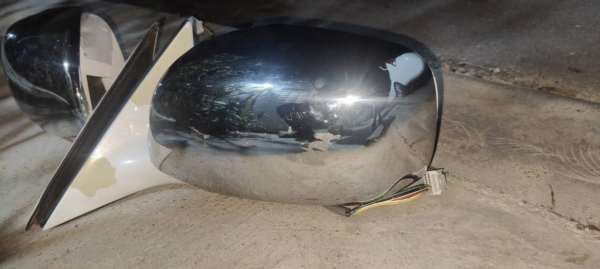 ئاوێنەی شاهینە هەردوکی 50هەزار نیکڵی پیوەیە ***********
