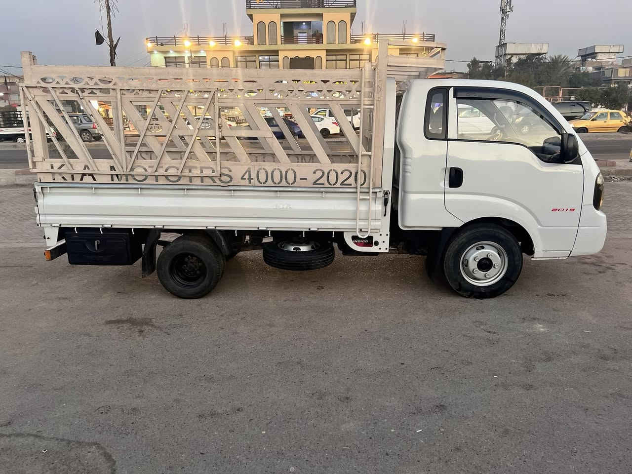 كيا فحل  موديل 18 مفتوح
مكينه 4000 ما بيه تبخير 
السياره بلاديه كلشي ما محور 
الشاصي مكفول 
كرسي كهربائي 
بيه بارد و صبغ 
سعره 136 
***********
