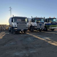 سكانيات  عدد 3 اثنين 8 متر واحده 10 متر  سيارات جاهزه من كلشي  0782968...