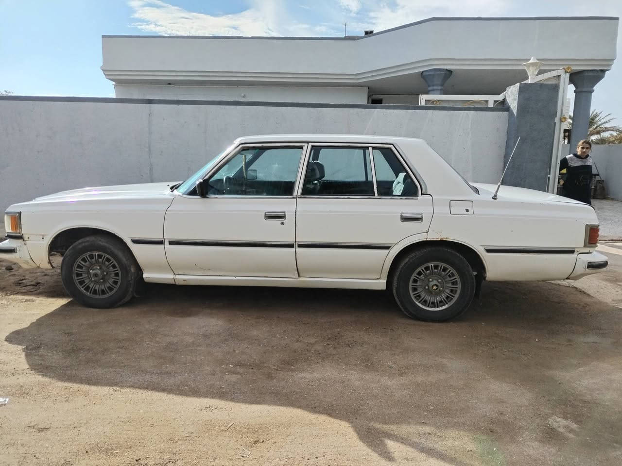 سوبر كراون ٨٣ رقم مثنى محرك بطة ٢٥٠٠ سيارة خير من الله نضيفة محرك وكير كفالة شرعيات كفالة مداور بأسمك السعر ٤٠ وبي مجال للشراي  المكان واسط الاحرار
***********
