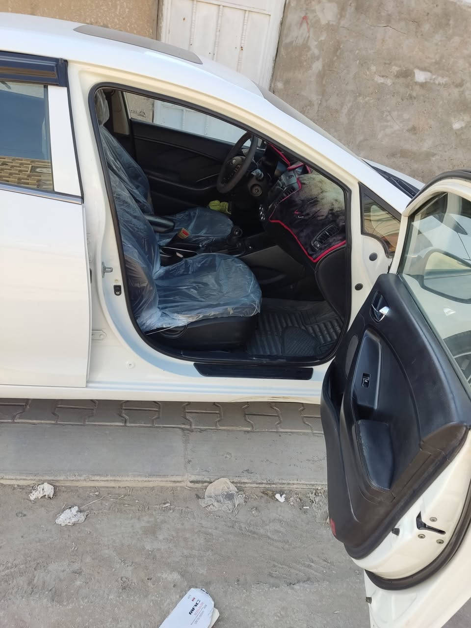 السلام عليكم سيراتو مديل 2014 للبيع 
سياره مكفوله عدا دور جاملغ الخلفي موضح بالصوره وباقي كله مكفول سياره مابيها نقص فول مواصفات عدا البصمه السعر(127)
سنويه لغاية 2028الرقم الجديد انكليزي اربيل 
1_مري شفط 
2_نضامABS
3_كير شفتات_اوتو_عادي 
4_5ويل كروم 
5_3وضعيات قياده 
وباقي المواصفات معروفه 
مكينه 1600 ناعمه 
تخبل سياره ماناقصه شي 
تبريد قطعتين شغال 
تحكمات ستيرن فتحه 
مكانها النجف اي ستفسار.
***********
