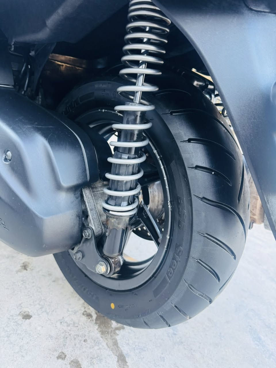 فورزا 010 كامل مرقم وسنويه جديدة تحويل ثاني يوم 
الدراجة مثل مواضح بل صوره كير ومكينه مكفول على ايد وحدة 
كير S7 +سبورت  سنويه وارقام جديدات قبل سبوع 
وباقي تفاصيل الكفرات ركز بل صور 
بيتي ابوب الشام ودوامي بجميله 
***********
السعر 19
