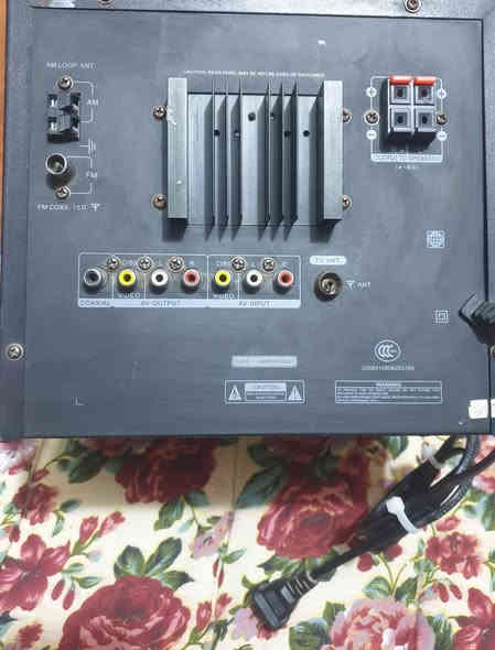 تلفزيون دفدي سيدي يواس بي فلاش سماعات خارجية 
بدون سماعات شغال ١١٠ فولت وبعد بيه مواصفات كدامك *********** بغداد
