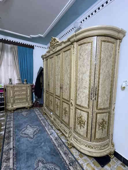 غرفة اخشاب مصري للبيع نظيفة وما بيها اي شي مثل ما موضحة بالصور ، مشدودة مرة وحدة فقط، سبب البيع للتجديد فقط .
المكان الفلوجة حي العسكري 
السعر مليون و100 
تتكون من 7 قطع 
جرباية 
ميز تواليت 
كنتور 
3 مجرات 
تعلاگة ملابس 

للتواصل 
***********
