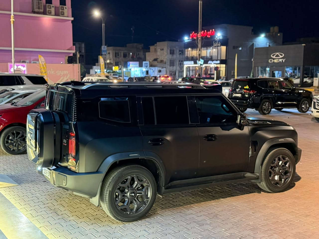 جيتورT2🔥2026
جيتور T2 2.0L LUXURY
العداد: 2000km
اللون: اسود لامع مغلفه PPF مات 🖤ضمان10 سنوات 💫
داخل زيتوني 
المحرك: 4 أسطوانات L 2.0 تيربو 254 حصان حقن مباشر
عزم الدوران (نيوتن-م): 390
ناقل الحركة: اوتوماتيكي دبل كلاتش من 7 سرعات
الضمان الأساسي: 6 سنوات وعداد كيلومترات مفتوح
ضمان المحرك: 10 سنوات او 1،000،000 
المواصفات:✅
*فتحة سقف بانوراما 1.1م
*إطارات قياس 20 إنچ
*الصندوق شفط
*الشباك الامامي المضاء  بجيتور 
*مثبت سرعة مع رادار تفاعلي
*نظام القيادة شبه الذاتية
*نظام الكبح التلقائي في حالة الطوارئ
*نظام تحذير الاصطدام الامامي والخلفي
*كاميرات محيطية 540 درجة
*حساسات أمامية وخلفية
*نقطة عمياء
*نظام تحذير مغادرة المسار
*نظام المساعدة للبقاء في المسار
*شاشة التحكم بقياس 15.6 إنچ
*شاشة القيادة بقياس 10.25 إنچ
*نظام صوتي متطور 12 سماعة من Sony
*نظام أبل كاربلاي وأندرويد أوتو لاسلكي
*نظام اوامر و تحكم صوتي
*مقصورة الركاب من الجلد الفاخر والكنتارا
*مقعد السائق والراكب كهربائي
*مقاعد السائق والراكب مبردة
*مقاعد السائق والراكب مزود بذاكرة لحفظ 3 وضعيات الجلوس
*إنارة ترحيبية مع إنارة محيطية متعددة الالوان
*عتبات الأبواب مضيئة
*مصابيح أمامية وخلفية أوتوماتيكية LED 
*التكيف التلقائي للضوء العالي
*نظام تقليل الضجيج النشط مع زجاح مزدوج
*المرايا الجانبية قابلة للطي كهربائياً ومدفئة
*دخول ذكي و تشغيل عن بعد
*خاصية إغلاق نوافذ وفتحة السقف عن بعد
*شاحن هاتف لاسلكي سريع
*نظام تنقية الهواء PM2.5 وفلتر N95
*مسند الذراع الوسطي مع ثلاجة
*انماط قيادة متعددة للطرق الوعرة
*وسائد هوائية امامية و جانبية عدد 6
*ماسحات الزجاج الأمامي مع حساس للمطر
*دوسات جانبية
*نظام الفرامل الأوتوماتيكي Autohold
*نظام التحكم بنزول المنحدرات
*نظام المساعدة لصعود المرتفعات
*نظام مراقية ضغط الاطارات
للأستفسار على الرقم:  ***********📞
