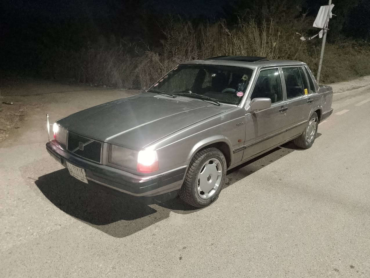 السلام عليكم  لبيع او مراوس فالفو موديل 86 رقم نجف سياره حلوه
دواخل جدد بلاديه تخم تاير باتري عوزه ترتيب بصيط
سعر48وبيه مجال رقم لها تف ***********
