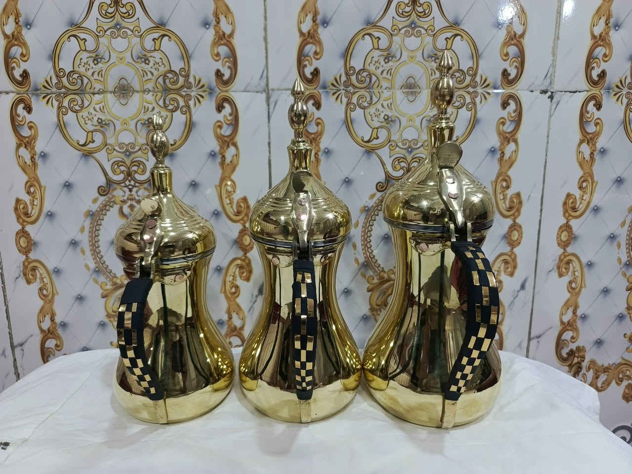 سيت دلال رسلان للبيع نحاس اصفر قياس 29 27 25 للستفسار اتصل *********** يوجد توصيل

