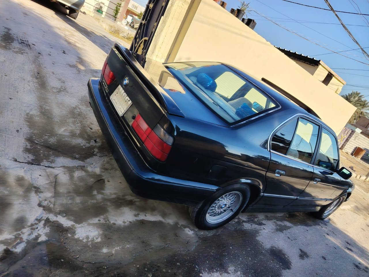 BMW 525i
موديل 93 
كير ومحرك صقر 28 دبل فانوس حاويه جديد
رون ناصي 6 نمر 
لون اسود 
رقم صلاح الدين الماني تحويل ثاني يوم 
مكان السيارة صلاح الدين. بيجي 
السعر 60 وبيها مجال 
للتواصل على الرقم ***********
