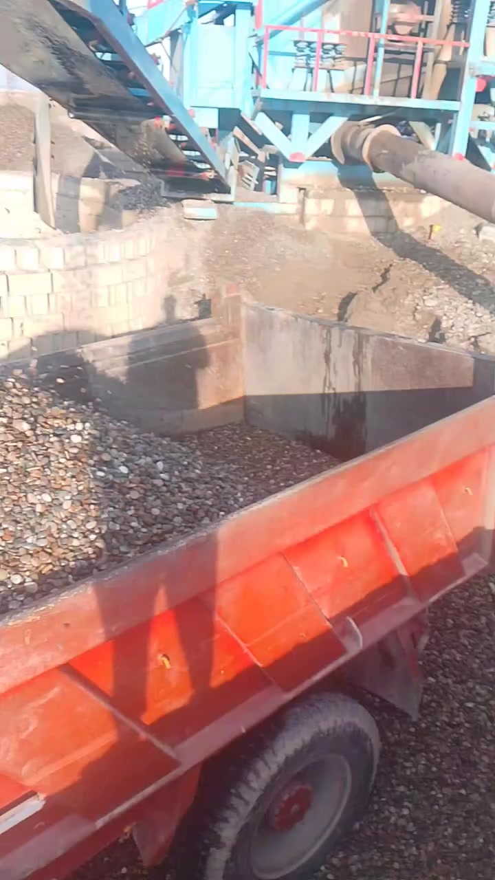 سلام عليكم يوجد رمل 130 واصل الحويجه وحجر40👉*********** واصل حويجه مواد دراجه أوله حمل فول خابر ودللل 👈🏿***********
