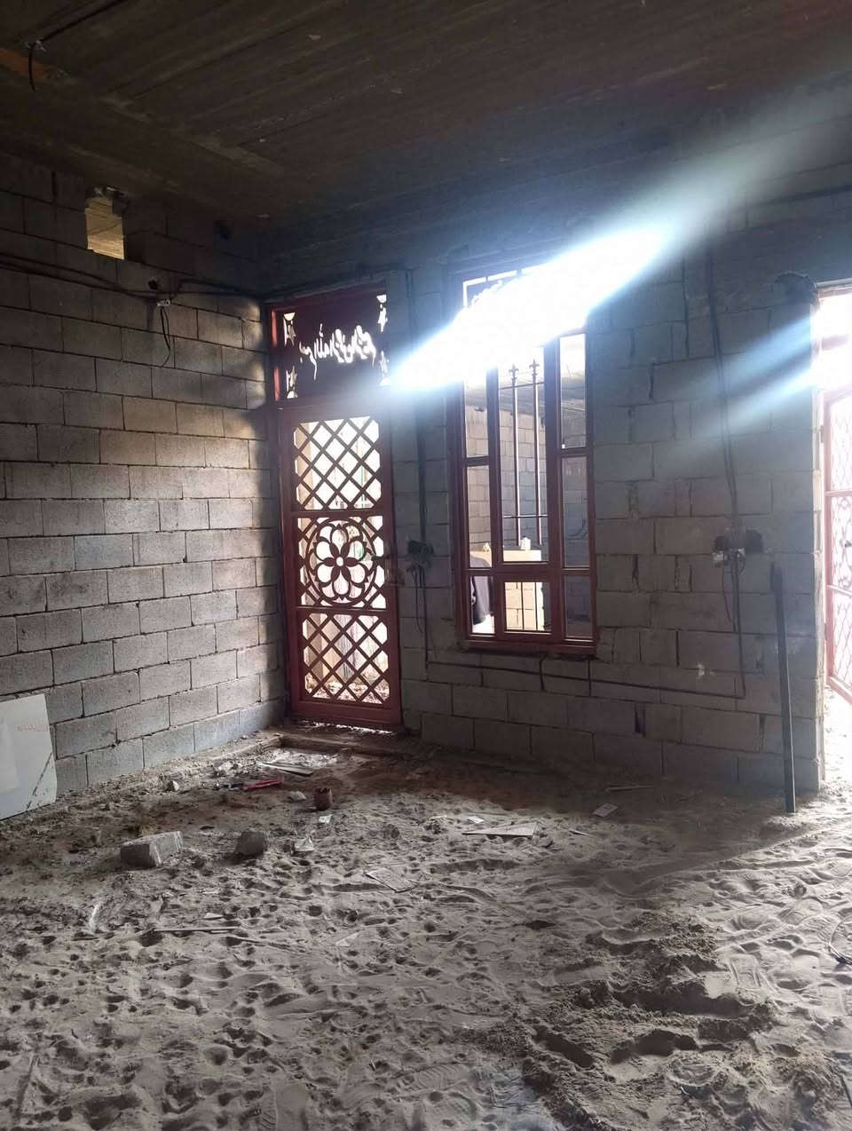 🔹دار  هيكل للبيع
📍 الخالدية – حي الشهداء
قريب من مدرسة طرابلس، نهاية الشارع
✅ ركن – لِزمة
✅ يوجد وصل مسجّل في البلدية
✅ فرع كامل ماء وكهرباء
المواصفات:
مساحة الأرض: 325 متر مربع
غرفتان نوم
صالة
هول
كندور
ديوانية
مطبخ خارجي
حمام داخلي
💰 السعر: 70 مليون دينار
🔸 قابل للتفاوض
📞 للاستفسار والتواصل:
***********
***********
الشجيري للترويج العقاري – الأنبار
