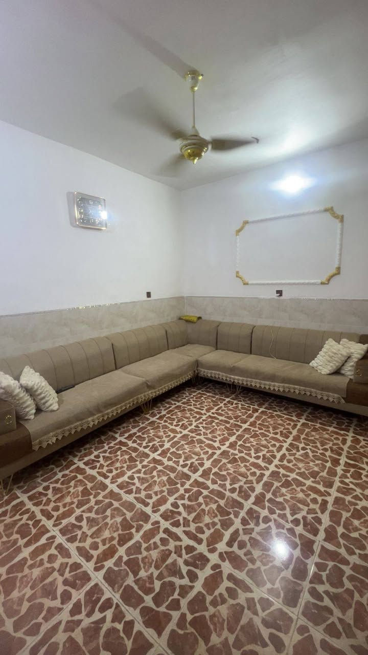 دار للبيع مساحه 50 طابو زراعي سند 25 بسمي قاط او نص 
البيت مدخل واحد ستقبال او مطبخ صحيات منور 
القاط الثاني غرفه نوم كبيره بيتونه او صطح 
بناء بلوك درجه اولى بيت جديد كامل من كلشي مي مجاري كهرباء انترنت كلشي موجود بس نقص بس لبخ الخارج البيت شغل جديد عله ايدي 
مكانه الشعب السريدات القديمه بدايت مربع ال 3 ثالث فرع عن اسواق حموشي كبال مولده محمد ابو روان 
السعر 48 بي مجال للشراي الموشراي لا يخابر فدوه 
مستعجل على البع  *********** تصال او واتساب
