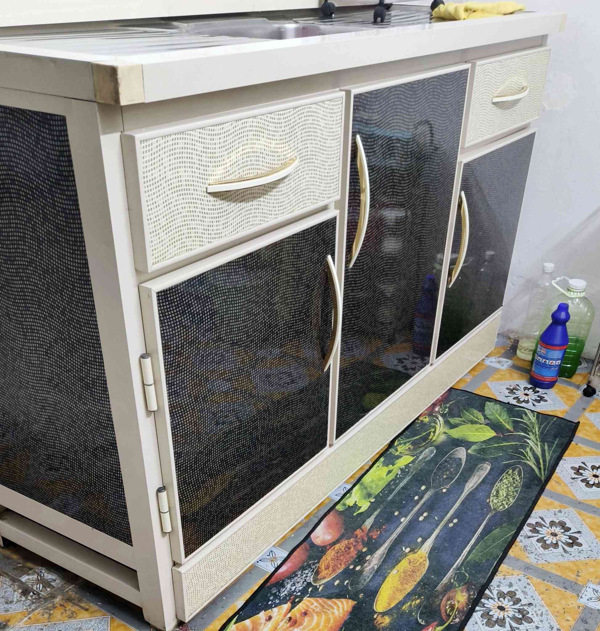 سنك متر و٩٠ نضافه ١٠٠) ١٠٠ ماخذينه ٢٥٠ نريده ١٦٠ قفله  درجه اوله العنوان بغداد ***********
