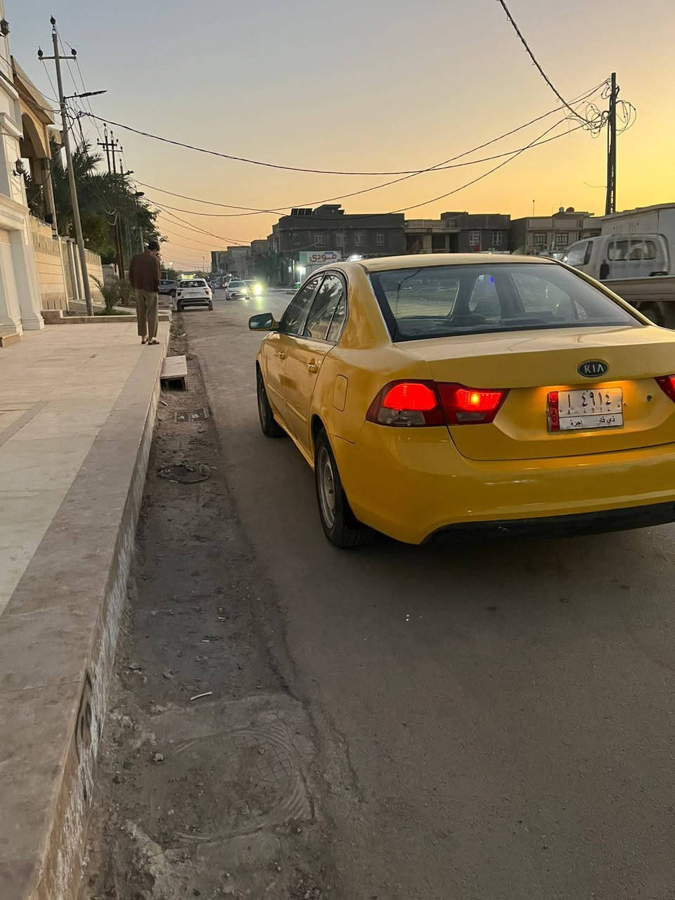 السلام عليكم 
للبيع اوبتيما 2009 وارد كوري اصل خط واحد بنزين مكينة 2000 جديدة وعلى الشرط گير 4 نمر جديد حدادية من الدعامية للدعامية مبدلة جديد منظومه تبريد  السيارة جاهزه متصرف عليها ربع ضربتها جاملغ خلفي مبدل بس القبق ما بيها اي عابر مصفرة هيئة وغرامات مداور ثاني يوم 
#السعر 78 وبيها مجال 
#عنواني السماوة حي الحسين 
#اتصال ***********
