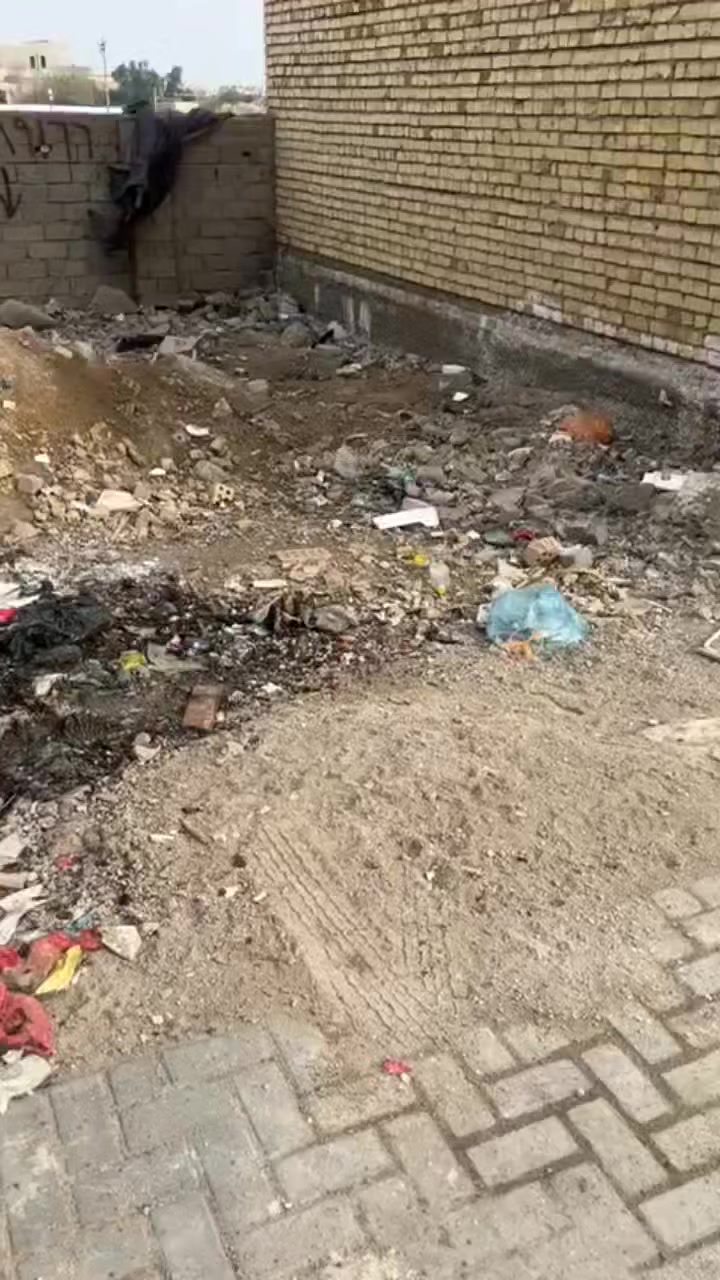 السلام عليكم قطعة أرض 50
واجه 5 نزال 10
الشعب حي البساتين 
شارع احمد الوائلي اول فرع ع اليمين
فرع مقرنص عرض الفرع 7 أمتار 
منطقه خدمات كاملة ( مقرنص - مجاري - كهرباء )
موقعها جداً جميل 
المدخل للفرع يكون شارع سايدين تبليط اول استدارة
وتكون هناك نافورة وجزرة وسطية حديقة 
السعر ( 55 مليون ) تنافسي بالنسبة للمنطقة ( قابل للتفاوض )
للاستفسار 

***********
