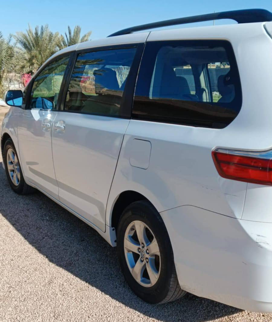 السلام عليكم 
سينا للبيع 

موديل2017
مواصفات LE
تبريد ثلاث قطع 
كشن السايق كهرباء
بردات بلادي
تحكمات ستيرن 
مثبت سرعه 
بوب كهرباء
محرك كير شرط
ضرر بنيد بدون دواخل +جاملغ الامامي جهة السكن معدل بارد بدون فتح 
مكان السيارة
القائم ناحية العبيدي
للاستفسار الاتصال 
***********
