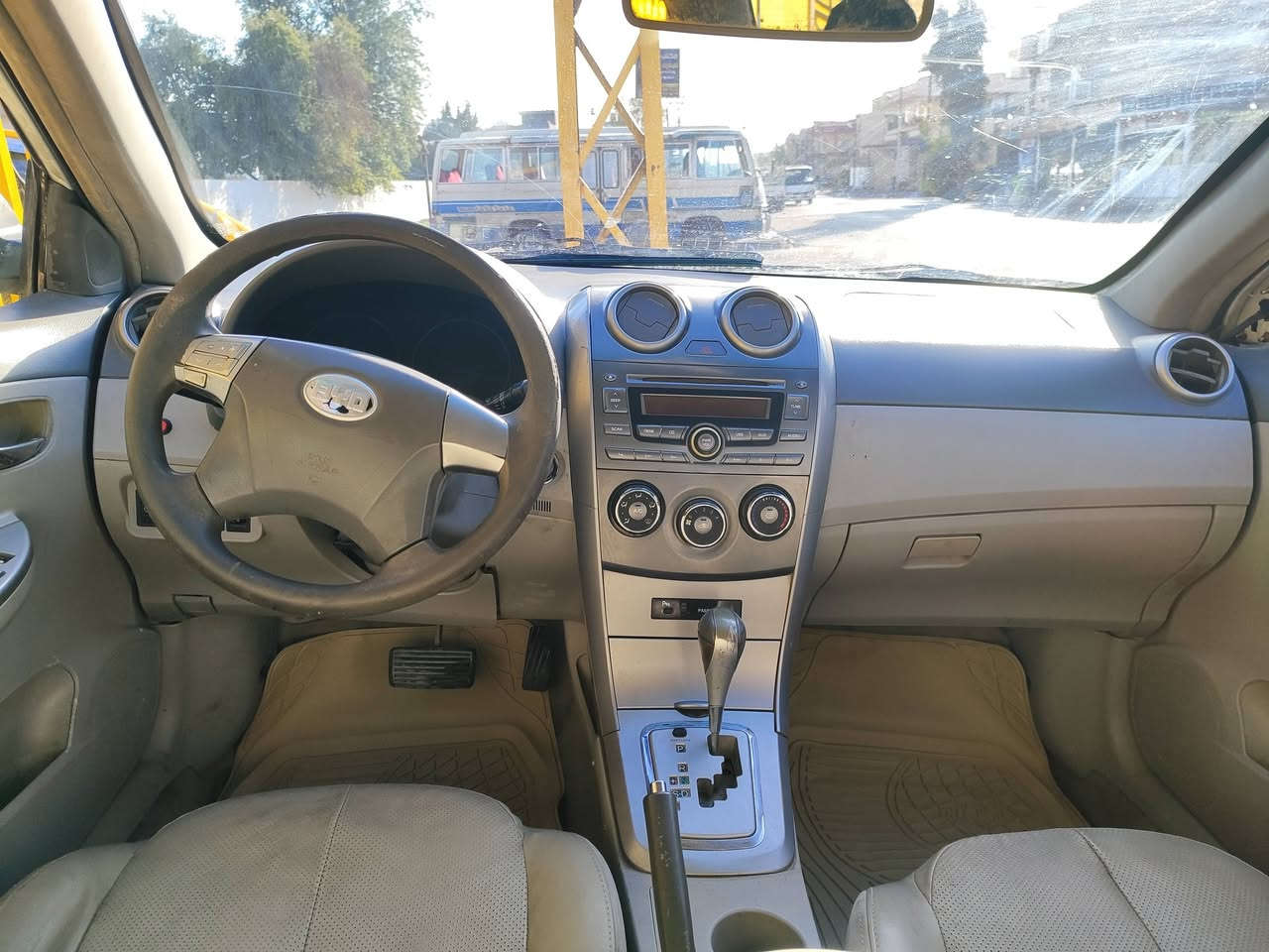 السلام عليكم
بسبب الوعود الكاذبه اعاده النشر 
بي واي دي G3 2014 مال مزاد وزاره الداخليه كتاب الترقيم مع كتاب المزايده مع الوكاله موجودات  تسجيلها يكلف 250 الف  السياره شرط المحرك والكير كهربائيات كلها شغاله. تبريد تدفئة تخم تايرات تحكم ستيرن صدر امامي خلفي كله جديد السياره ما ناقصها اي شي. مكان السياره كركوك. السياره بالحقيقه احلى من الصور 
السعر 40 وبيها مجال قليل 
***********
***********
