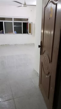 شقة • غرفتين وصالة • الضباط مقابل مجمع الروان