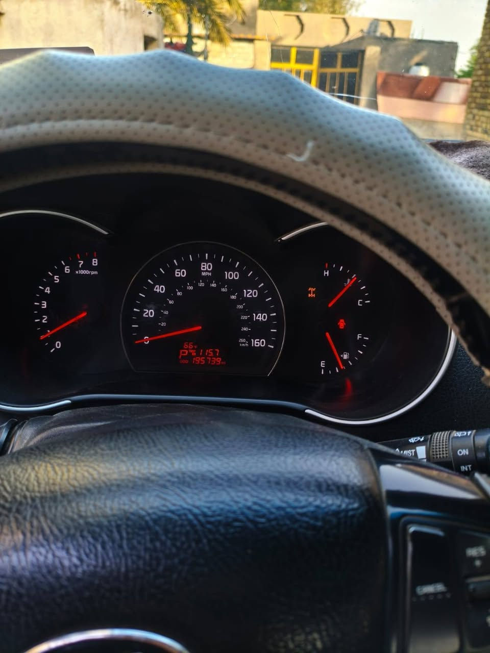 السلام عليكم 
للبيع  سورنتو وارد امريكي موديل 2015 كفاله ما عدا الي موضح في الصوره جاهزه من كل نواحي تبريد مكينه حداديه جاهزه السياره رقم دولي  رقم صاحب السياره ***********
محافظه الديوانية قضاء المهناويه
