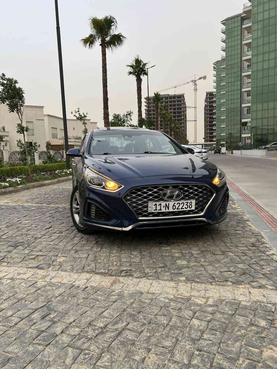 سوناتا موديل 2019 لون ازرك جويتي 
حادث بنيد و جاملغ عكس السايق بدون دواخل 
مكينة 2.4L
السيارة فول مواصفات لمتد limited 
رادار امامي 
تحديد مسار 
رادار جانبي 
فتحة سقف
كشنات جلد و كهرباء السايق و الراكب 
تدفئة و تبريد بالكشنات 
مع خزن ميموري وضعيتين  و تدفئة ستيرن 
لايت و بكلايت led و الايت متحرك 
شاشة جبيرة تدعم apple car play و android auto 
هاند بريك كهربائي مع خاصية اوتو هولد 
تبريد قطعتين امامي و خلفي 
نظام ترحيب ذكي و بصمة أبواب
ويل 17 رياضي 
السيارة ماشية 62mi 
مكان بغداد 
سعر :- 143 بيها مجال 
للتواصل :-*********** 
#سوناتا #العراق #سيارات #بيعوشراء
