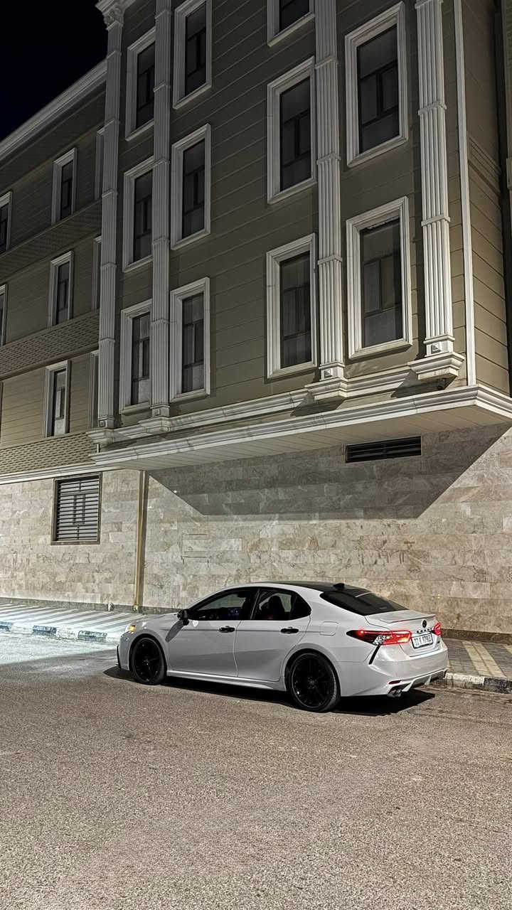 السلام عليكم أريد مراوس 330 او 340 بدون فرق  موديل 21 وفوك 
اخوان سيارتي كامري 2023xse  لونها سموك وداخل احمر اعلى فئة حادثها فقط دعاميه خلفيه سيارة انا مستوردها ومرقمها بغداد جديده ماشيه حالياً 50 الف 
***********
