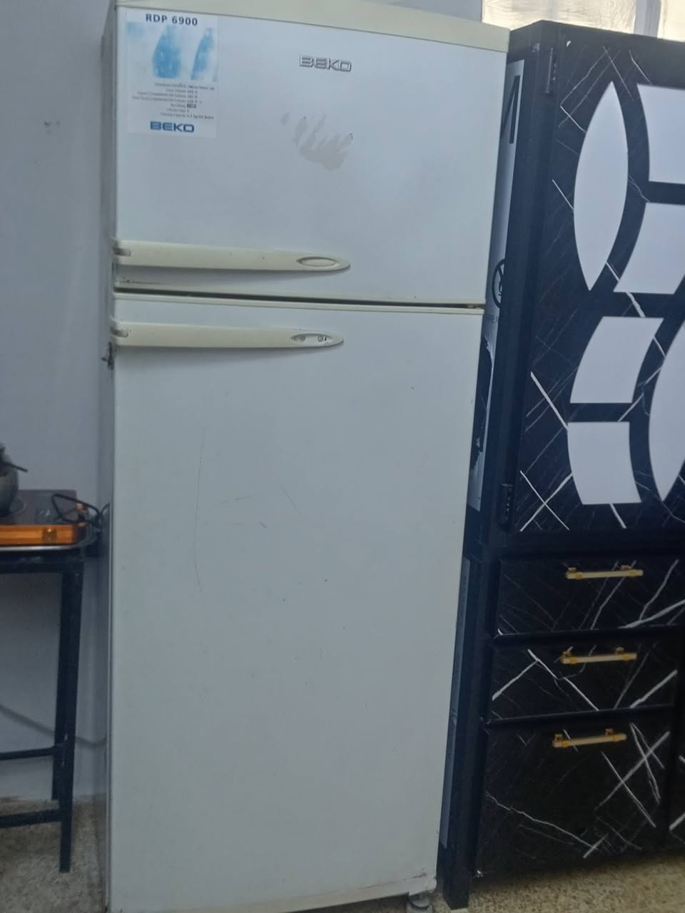 سبلت ٣ طنون و سدس و كونتر جديد و ثلاجه انطيني سعر عجبني ابيعك و هذا رقمي ***********
