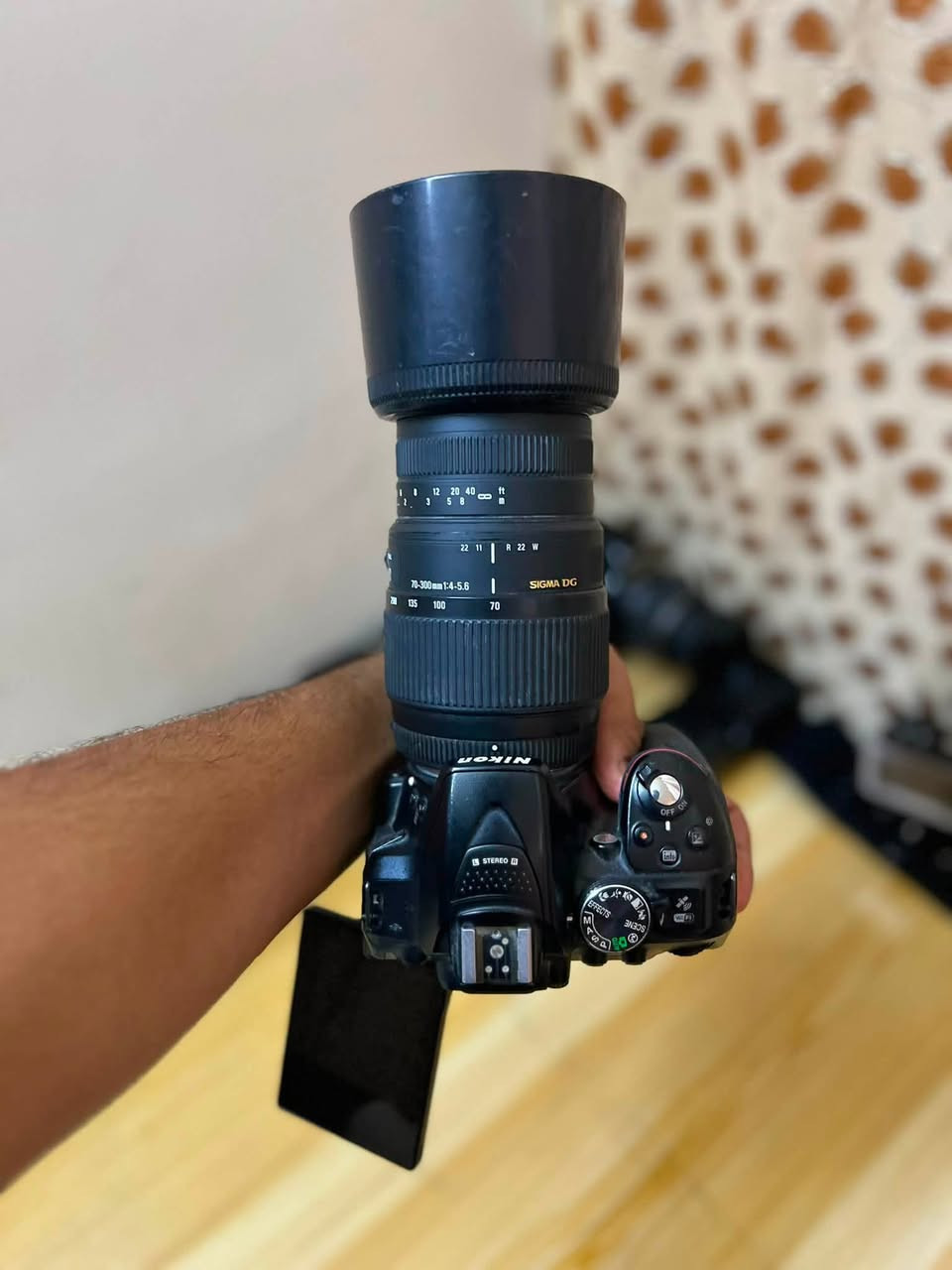 نيكون 5300مع عدسه 70/300 السعر 350 مع كامل ملحقات
🎁 حزام كتف 

🎁 رام 

🎁 بطاريه 

🎁 شاحنه 

توصيل لجميع انحاء العراق 😇

واتساب ؛ ***********

