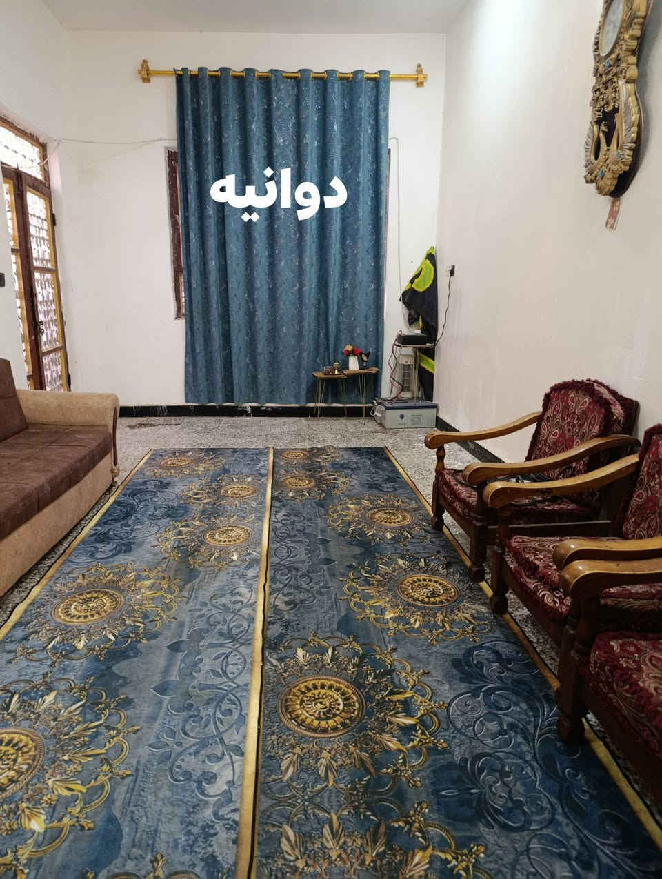 سلام عليكم
بيت زراعي في الصخيين 
نزلت المدارس عل جهت الحولي 
مساحت البيت 150 متر 
يتكون البيت من 
غرفتين نضام سويت 
ودوانيه وصاله وطارمه جبيره وحمام خارجي وعدد المناور 2
ومطبخ تركي مفتوح عل الصاله 
معلومات البنائ 
البناع كله طابوك 
الاساس رباط كونكريت مسلح 
السقف صب كونكريت مسلح 
للاستفسار الاتصال ***********
