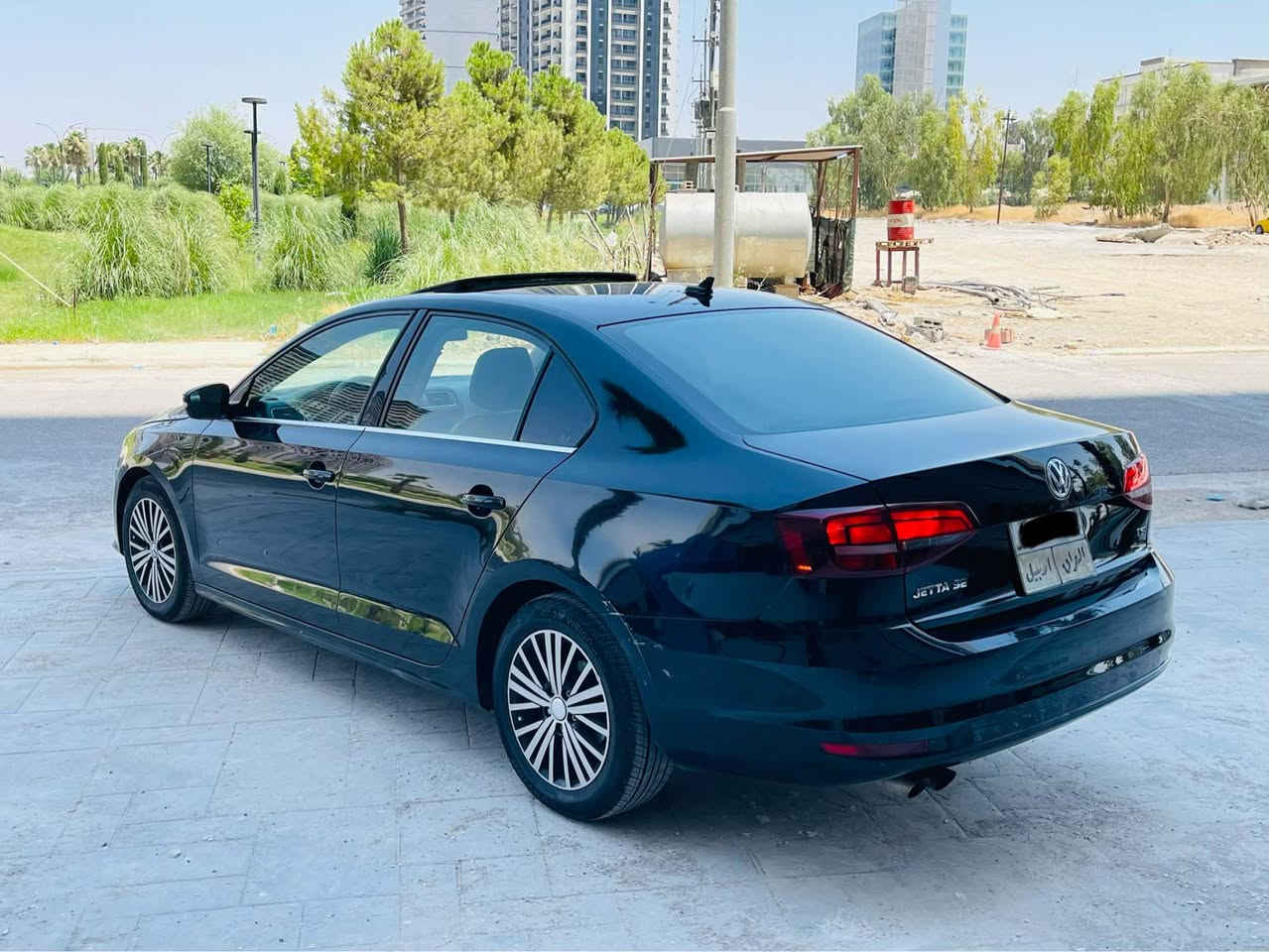 جیتا مۆدیل ٢٠١٧ مەکینە ١٤ تۆڕبۆی مەڕغوب فول مواسەفات 
سلایت ،بەسمە، ئاوێنە ڕادار ،حساس ،شاشە و کامیرە، کوشین جلد و هیتەر سەیارەکە فول مواسەفاتە...
٤ پارچەی هەیە پێش و پشتی کەپسە لێدرانی
نیە...
گێڕ و مەکینە و تەبرید و بەناو کردن بەشەرت 
٣٧٠ هەزار غڕامەی لەسەرە...
لە هەولێرم 
*********** أربيل, العراق

