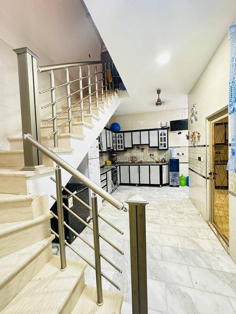 بيت للبيع ٩٠متر في الخطيب الزراعي بشارع اسواق تفاحة 
***********
