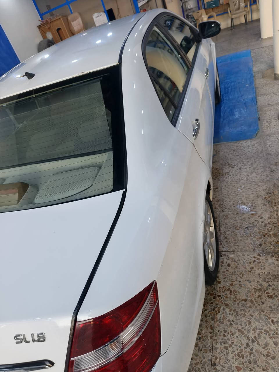 السلام عليكم جيلي موبل موديل ( 2013) رقم انكليزي بغداد  محرك كير اوتو بلادي السيارة لا صبغ ولا تبديل بس بيها قطعه زغيرة بالباب الخلفي من الجهه الايمن بارد موضحه بالصوره   السيارة خير من الله حدادية حلوه تبريد بس عوزه غاز السيارة مال جناي السنوية ساقطه مكفل بكل الامور تحويل ثاني يوم السعر (65) مكان السيارة بابل  مامتواجد ع فيس رقم الهاتف (***********)
