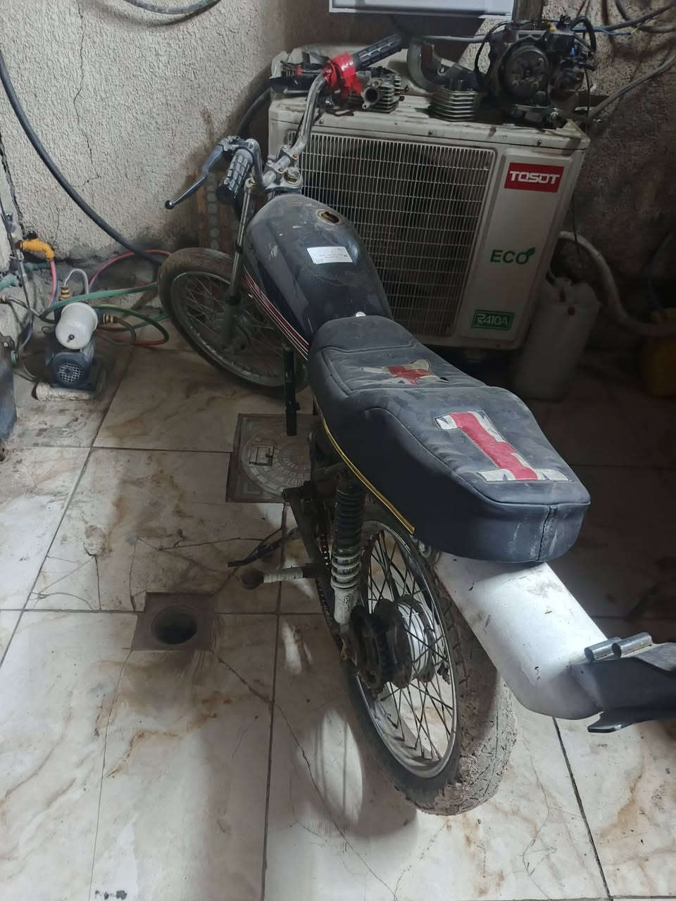 سلام عليكم ابيع بدون مكينة على حطتها بوصخها متروكة صار اسبوع ١٣٠ قفل بس الشراي يراسلني واتساب *********** مكان زعفرانية بغداد
