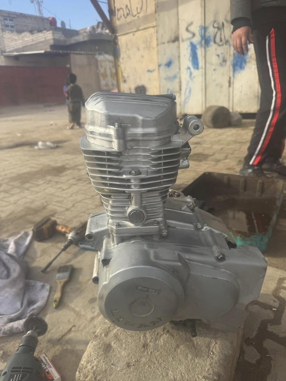 السلام عليكم شباب محركات ستوته و 4كير ع الفحص والشد يمي تأخذ جاهز وناعم السعر 100مع الشد واذا عندك محرك تنطي وتنطي فرق وبخدمت الطيبين مكاني نجف شارع السبيس قريب السوق ***********وات ساب ومتواجد ع الفيس
