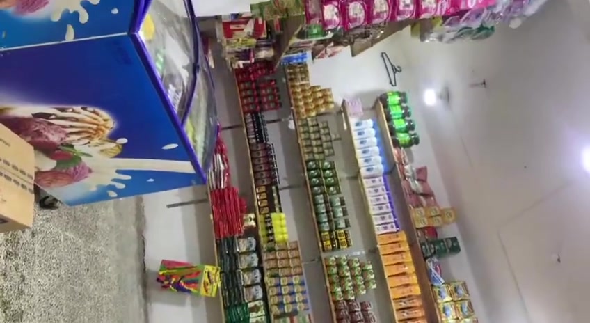 رفوف خشبيه للبيع قوي كلش يتحمل وزن عالي  مع الاذرع  وكامل هذن بالتصوير وبعد اكو  هنه محلين للاستفسار ***********
