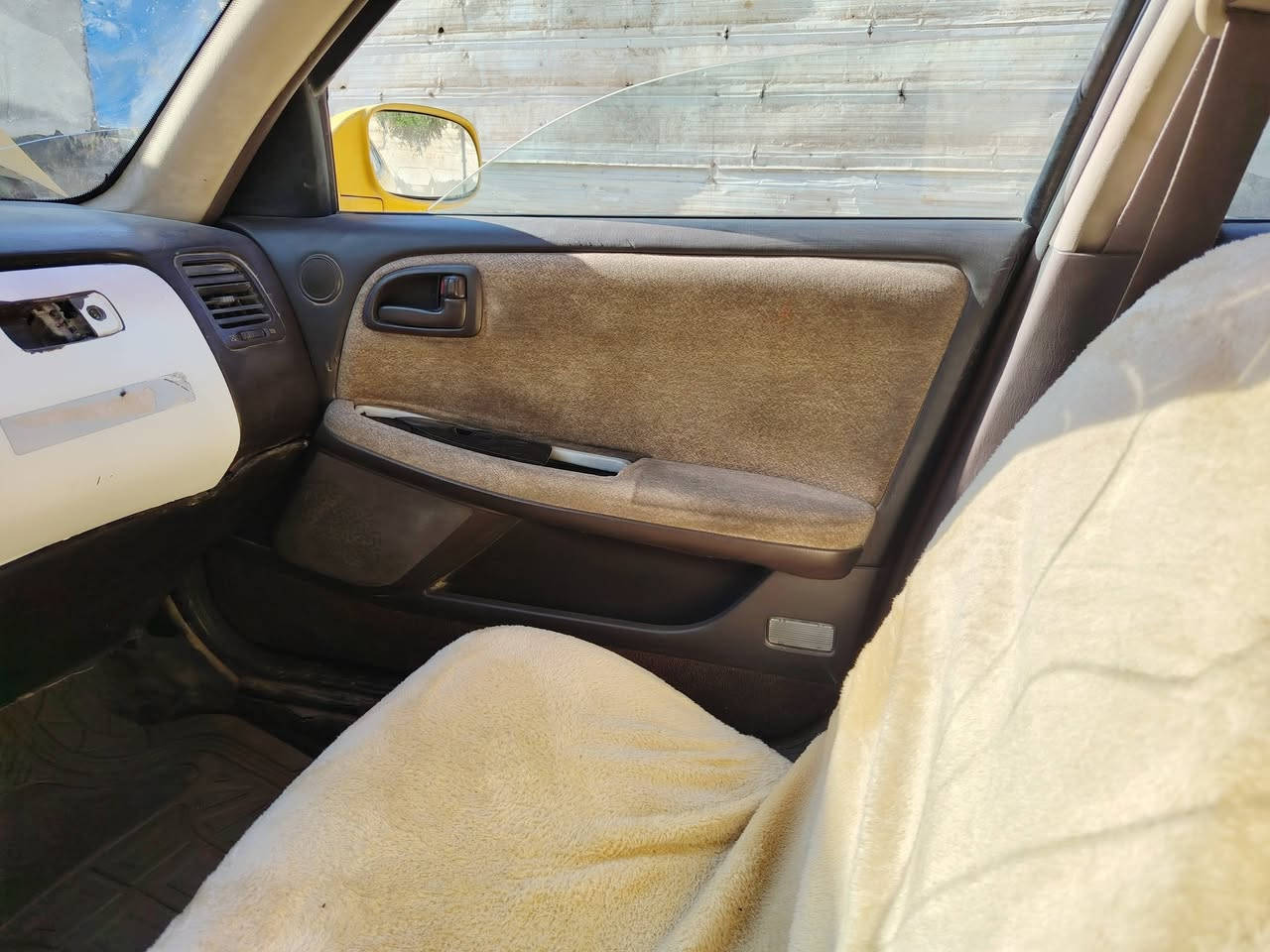 سلام عليكم كرستا البيع مكفوله من كص و نغل جثه بيها ضربه موضحه بل صوره مكينه كايمه  البصره الرقم ***********
