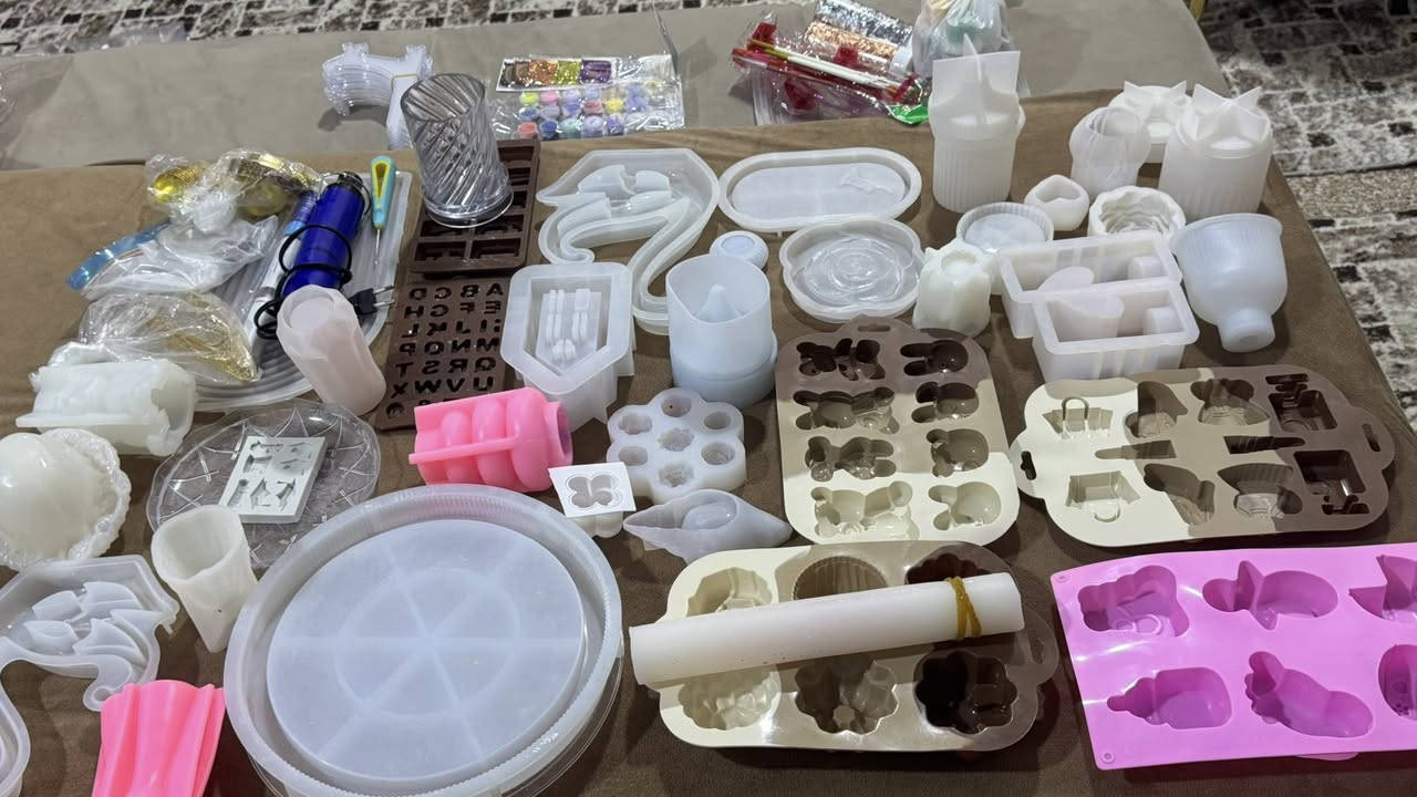 سلام عليكم
عندي مشروع كامل الحجر والشموع 
قوالب الوان فرشة الوان مباخر ذهبي وفضي كماشات مباخر
 وملصقات كتابه  هيتر شموع وجهاز تذويب الشموع
المجموعه قليلة الاستعمال
كامله للبيع
الي يريدها يتواصل خاص


**إذا كنت صاحب هذا الإعلان وتريد حذفه لأي سبب، رجاءا أرسل رسالة إلى الدعم الفني**