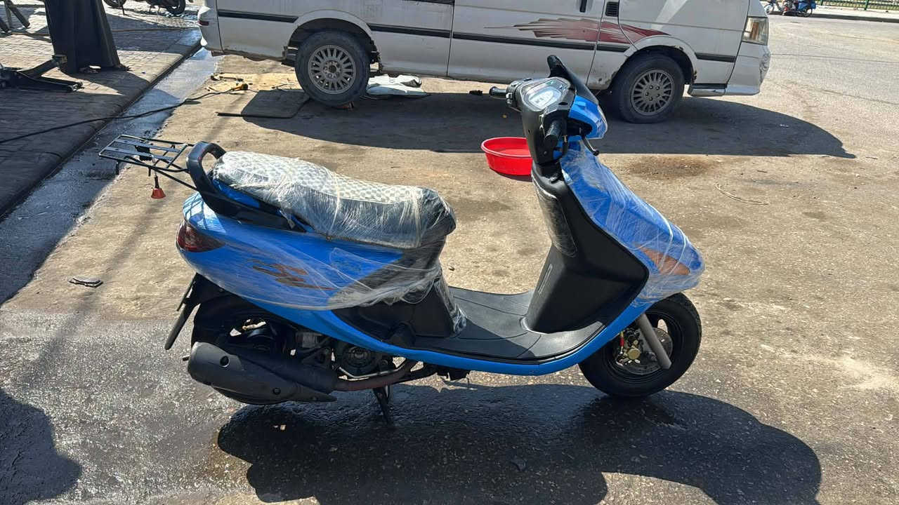 السلام عليكم دراجه فراشه فحل ماكينه جديده شرط ما مفتوحه لا يزنون عالي ناصي دراجه حلوهه بالعافيه علي اخذها عنواني نجف رقم الهاتف📞***********
