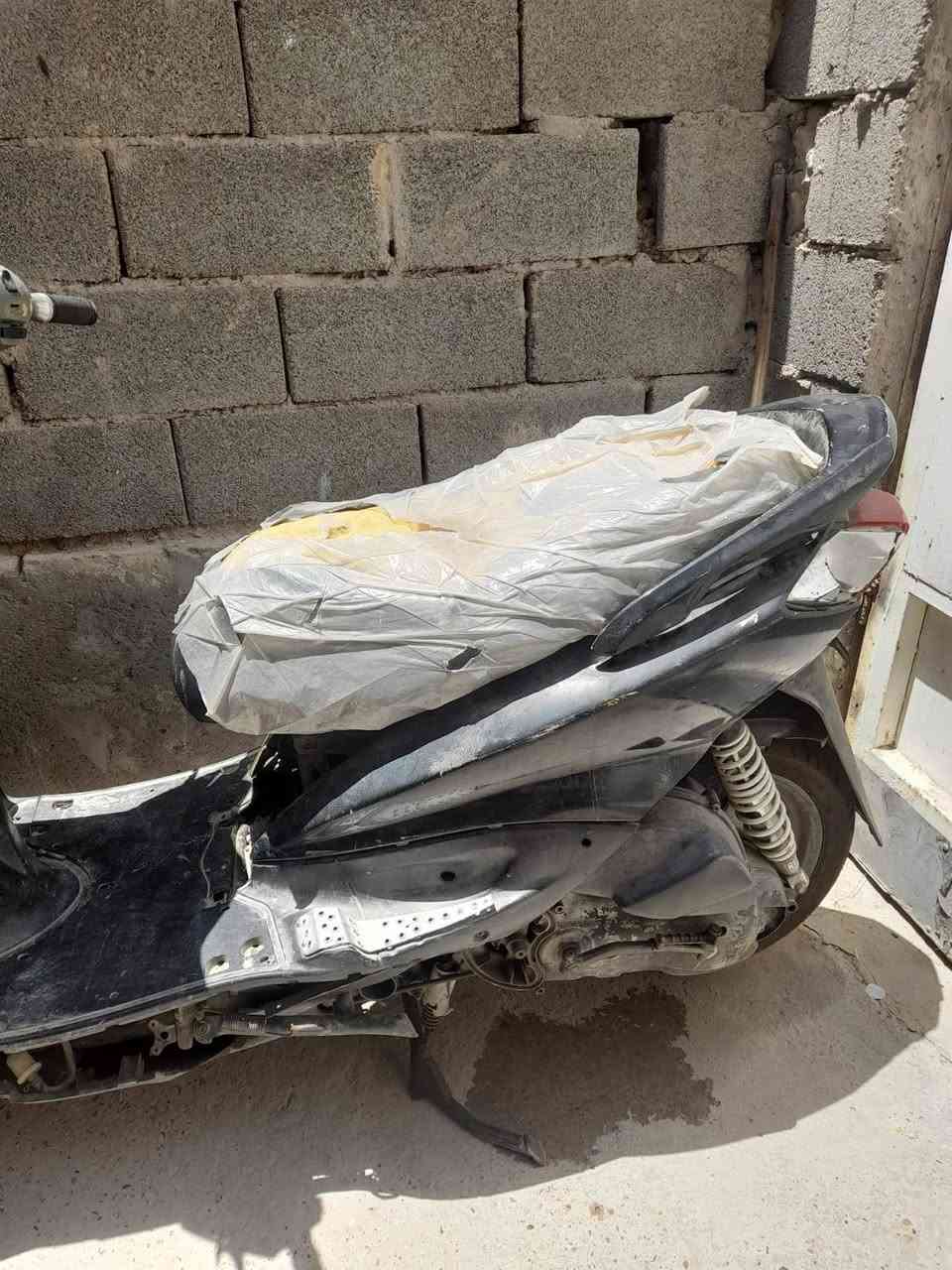 للبيع سكنس ياباني عوزهة بس كابريتر كهربايات شغالة سلف شغال بس طفت بية بل شارع كال يرادلهة كابريتر واني كمت الح عليهة بل هندر خرط لهندر بس سعرهة 300 وبيهة مجال بغداد مدينت صدر ***********
