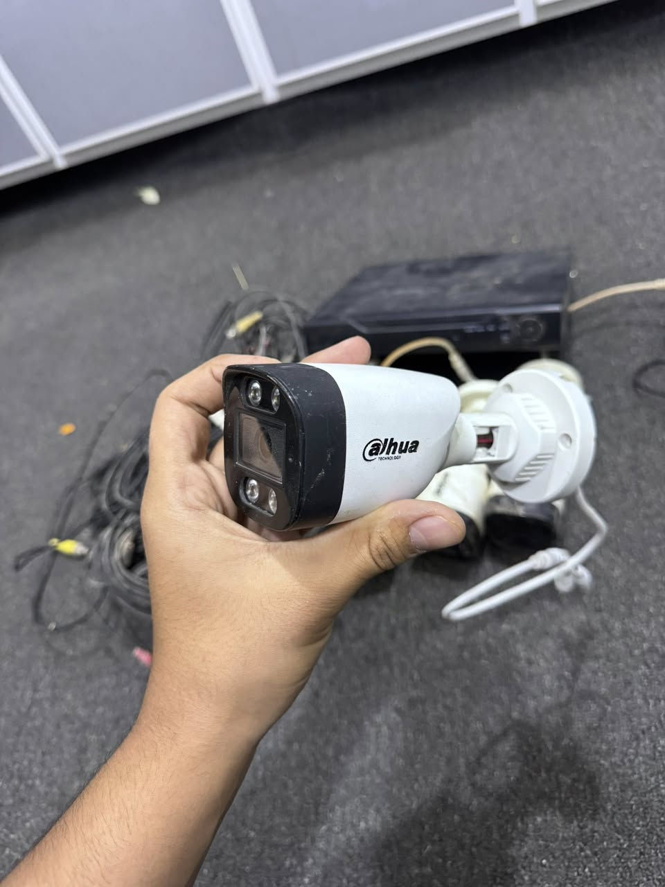 كامرات للبيع عدد 4 نضيفات يفيدن للمحلات ***********
