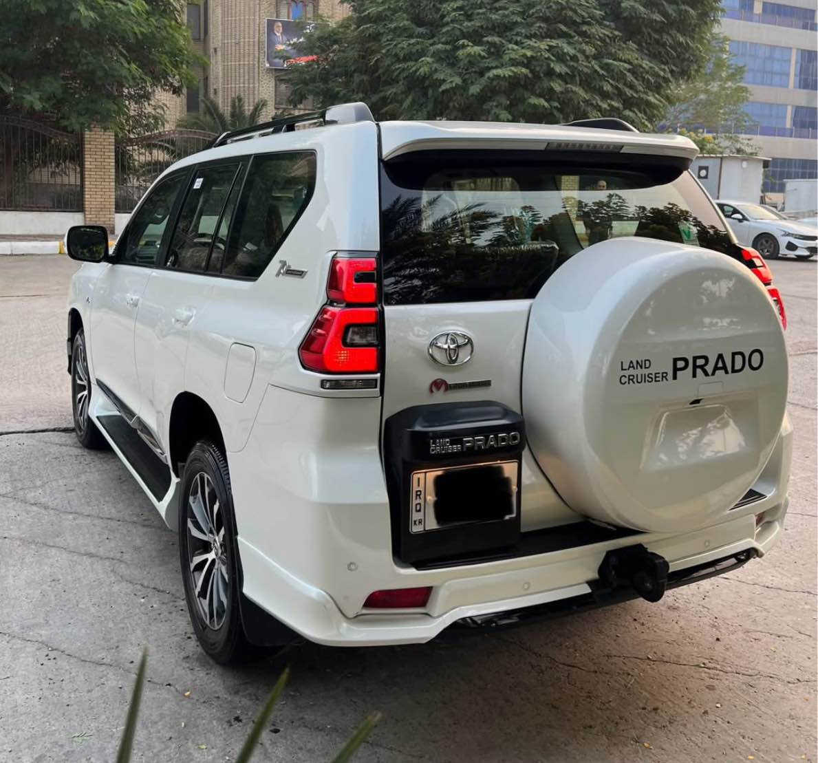 ‎السلام عليكم 
‎ بعد التحية والاحترام

‎برادو 2022  TXS خليجي شركه  جيهان تيوتا العراق ضمان ساز 

‎6 سلندر  4000  سياره كفاله عامه  لاصبغ ولا تبديل ولا شخوط  ولا بارد حتى الدعاميات كير مكينه  كله بشرط 
‎الموصفات 

‎سلايت 
‎بصمه
‎شاحن واير لس
‎كشنات جلد اصلي بلادي قرميدي 
‎كشنات اثنين كهرباء
‎مطفئه اماميه 
‎تشغيل عن بعد
‎ترحيب 
‎اناره هالوجين 
‎فور ويل 
‎دبل تانكي
‎اضوية ليزرية بالدوسه
‎مر ي شفط 
‎3 قطع تبريد
‎هوك
‎ثلاجه 
‎بخاخ لايت 
‎وباقي الموصفات المعروفه 
‎ماشيه 45  الف   حقيقي شرط الفحص  

‎كتلوكاتها وكاعياتها وبصماتها كلها وياها 
‎رقم اربيل بأسمي 
‎وبيها ضمان 5 سنوات او 100 الف كيلو 

‎السعر 448 وبيها   مجال

‎مكانها بغداد العامريه 
***********
*********** بغداد, العراق
