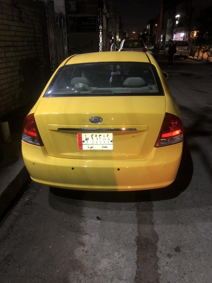 السلام عليكم اخوان كيا سبكترا موديل ٢٠٠٨ رقم بغداد مصفره هيئة وغرامات صدر امامي جديد صبغتها جديده السياره بيها نقص تبريد وصدر خلفي مكينة كير خير من الله 
حادثها چاملغ وبنيد (والغد مبدل والشواصي مكفولة من اي شي اي ضربة ثانية داخل العراق مبيها ) عارضها ب ٧٠ وبيها مجال بسيط مكاني بغداد 
***********
