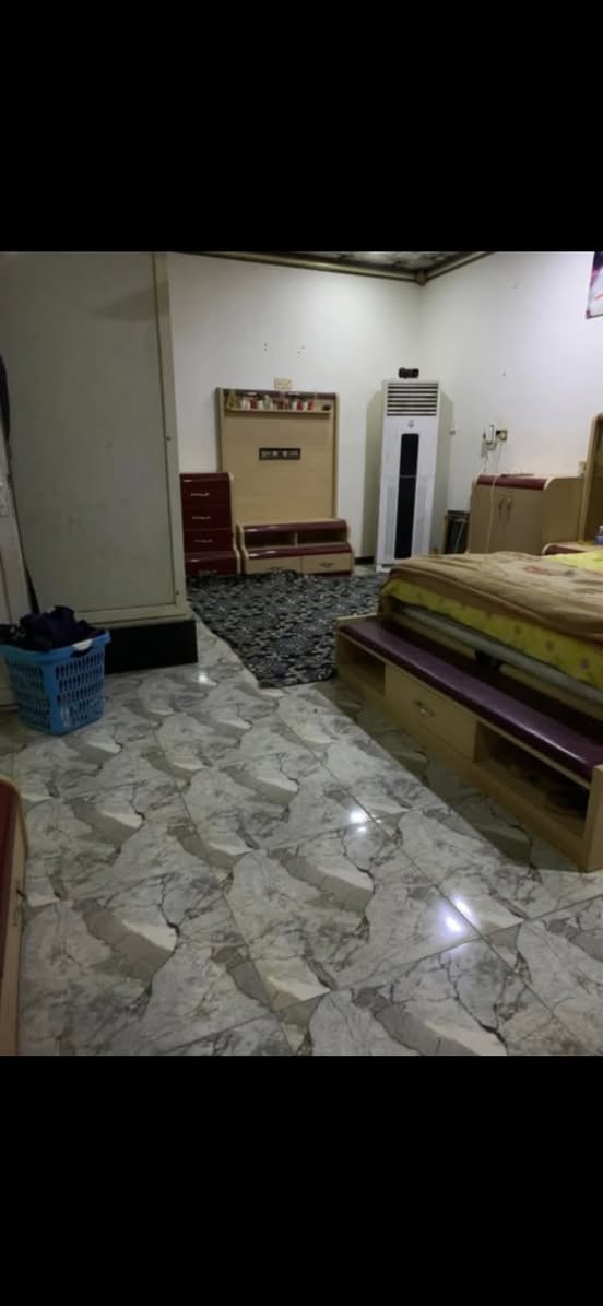 السلام عليكم 
بيت بحي الميكانيك شارع 15 متر مساحته 150 متر عكاده يحتوي على طابقين الطابق الاول يحتوي على غرفتين وصالة ومطبخ وبراني ومنور وصحيات خارجية والطابق الثاني غرفة كبيره جداً  سبعه بخمسه +صاله+غرفه اربعه بالاربعه التفاصيل والسعر.   ***********

***********
للعلم المنطقه ربطو بيها انترنت وأساله وموجود بيها شركه
