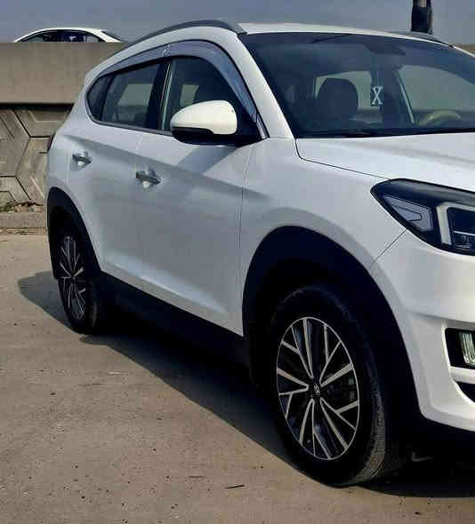 من رخصت مدير الكروب المحترم السلام عليكم توسان  ٢٠٢٠ وارد خليجي شركه الكاصد نص فول داخل عسلي كراسي كهرباء تحكم استيرن جهتين سايد بريك بالرجل السياره ماشيه   ١٠٠ الف رقم بغداد  السعر   ١٨٥  بيهه مجال الاتصال   *********** مكان بغداد
