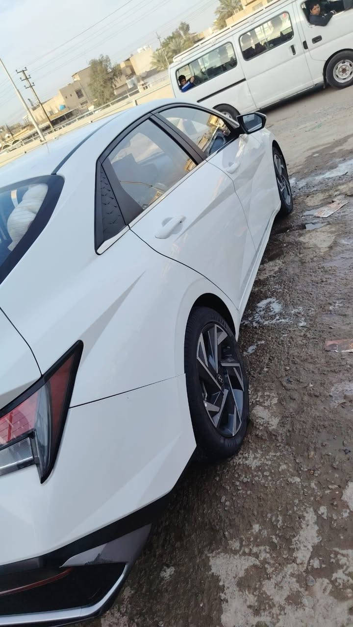 السلام عليكم اللنترا موديل 24 تجميع الصين فول مواصفات مواصفاتها معروفة ماكو داعي للشرح  بيها شخوط جدا بصيطه حته ممبينه ماشيه 55 سيارة خير من الله سبب البيع عندي مريض الله شاهد السعر 148 بيها مجال حك الجيه هذا رقمي *********** مكاني بغداد الزعفرانية
