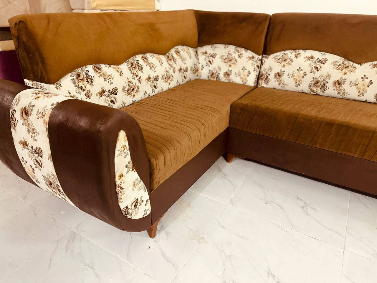 ديوان نضيف بدون عيب سعر جمله عنوان اربيل ***********واتساب يوجد توصيل
