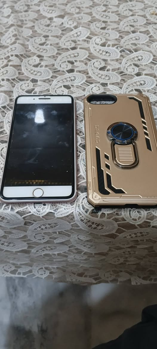 سلام عليكم جهاز ايفون 7 بالص افكر 128 تضيف حلو وجهاز كس ار عوزه شاشه مقفول ايكلود ***********
