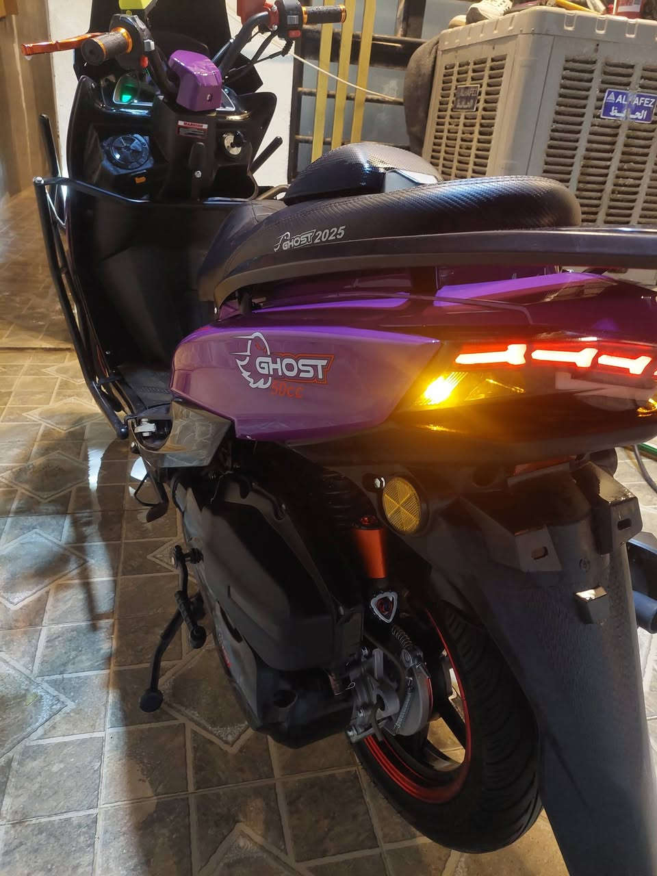 سلام عليكم..
اكس ماكس صيني دراجه مرتبه
مصار 3اشهر من نزلت حاويه 
ستاند كهربائي ✨
بصمه تشتغل✨
نكره سلف✨
لدات ابيض ✨
دبل اشاره✨
دراجه جديدة بعدة.. 
***********.
سعر، 750وبيه مجال
